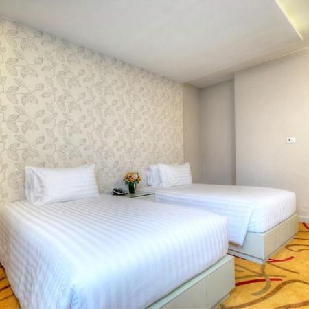 One One Bangkok Hotel Екстериор снимка