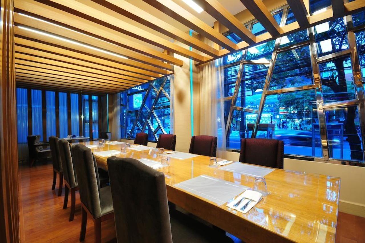 One One Bangkok Hotel Екстериор снимка