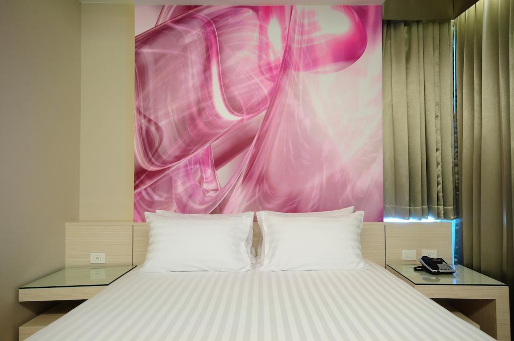 One One Bangkok Hotel Екстериор снимка