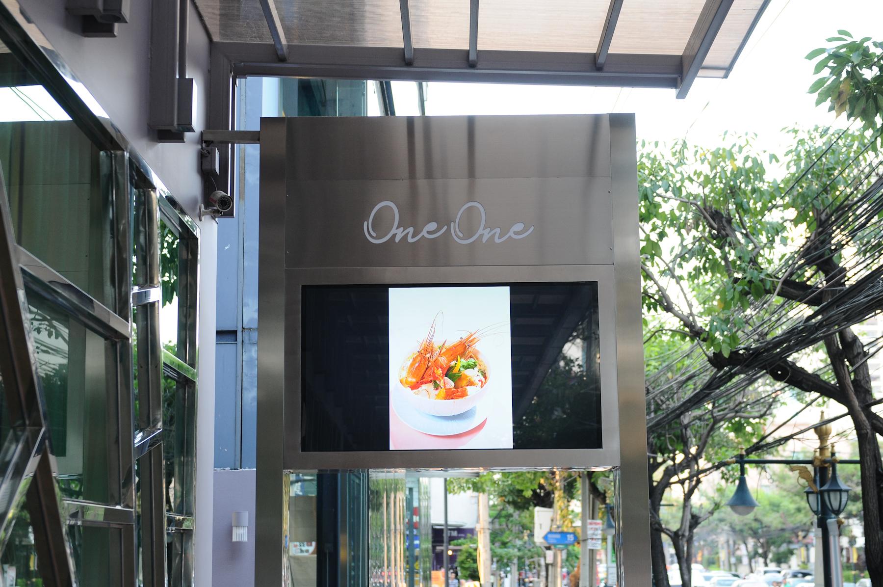 One One Bangkok Hotel Екстериор снимка