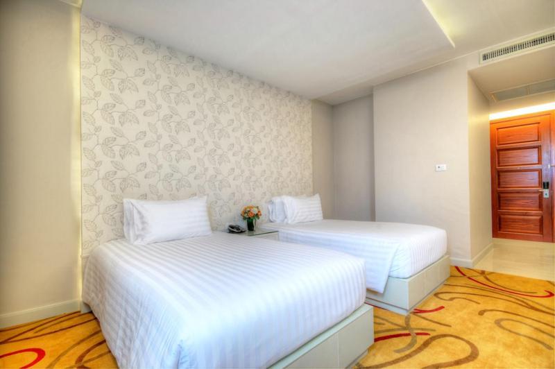 One One Bangkok Hotel Екстериор снимка