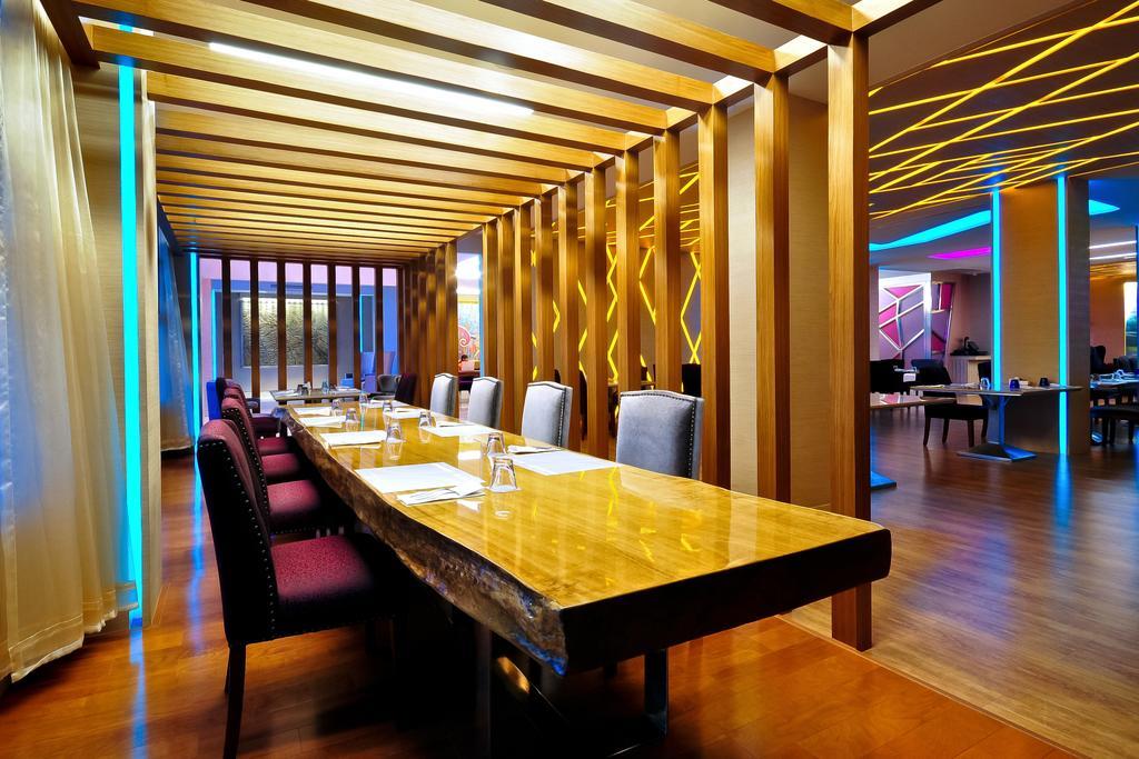 One One Bangkok Hotel Екстериор снимка