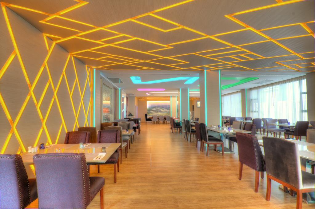 One One Bangkok Hotel Екстериор снимка