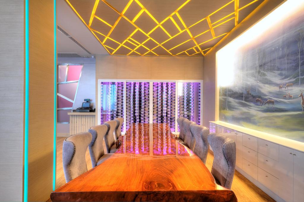 One One Bangkok Hotel Екстериор снимка