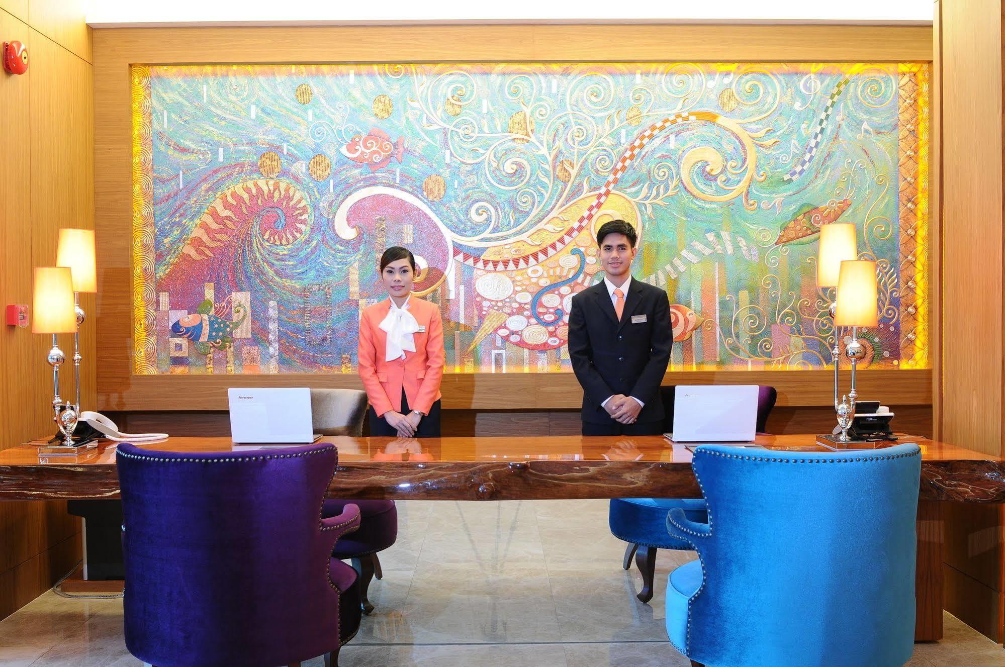 One One Bangkok Hotel Екстериор снимка