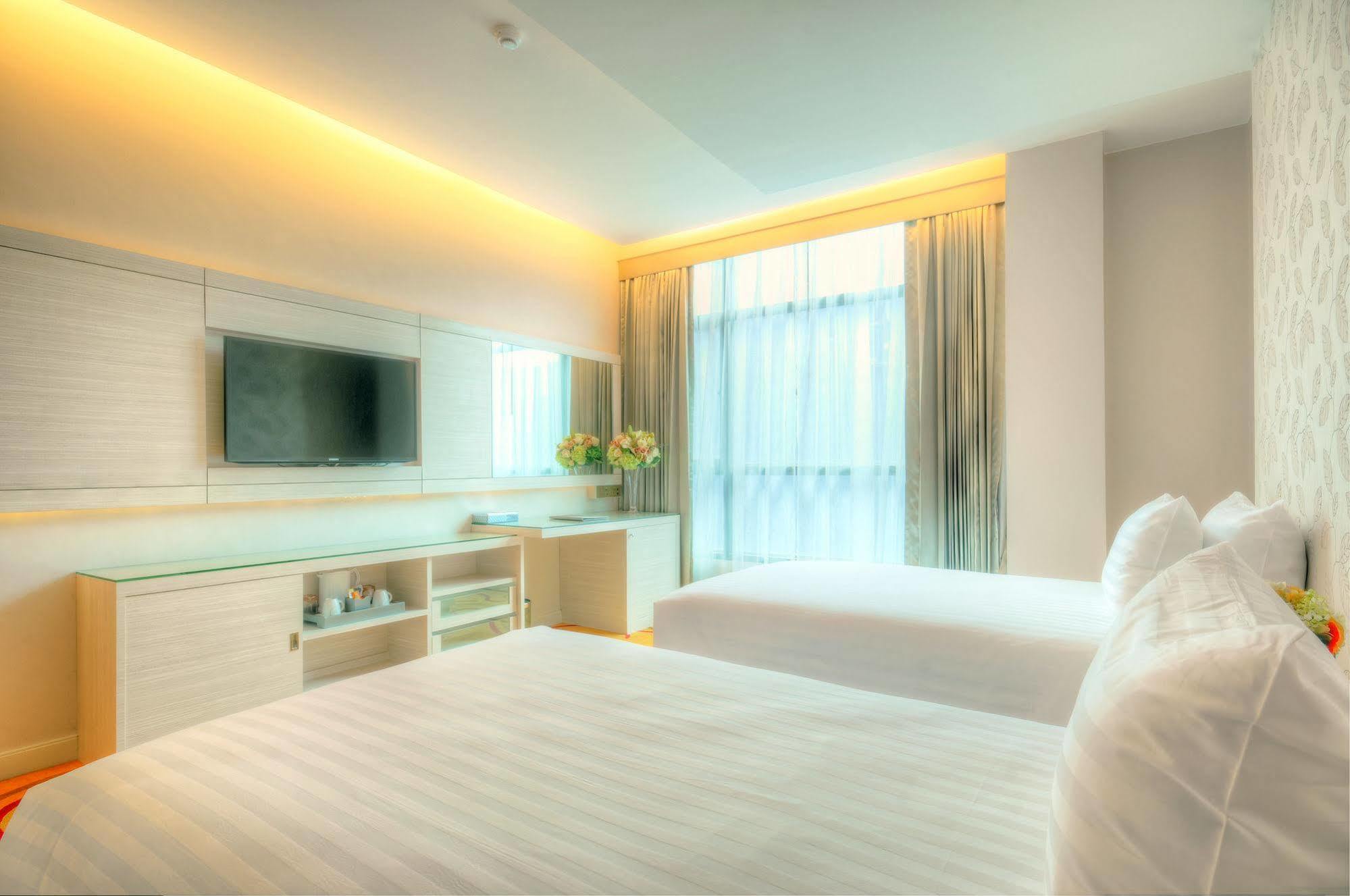 One One Bangkok Hotel Екстериор снимка