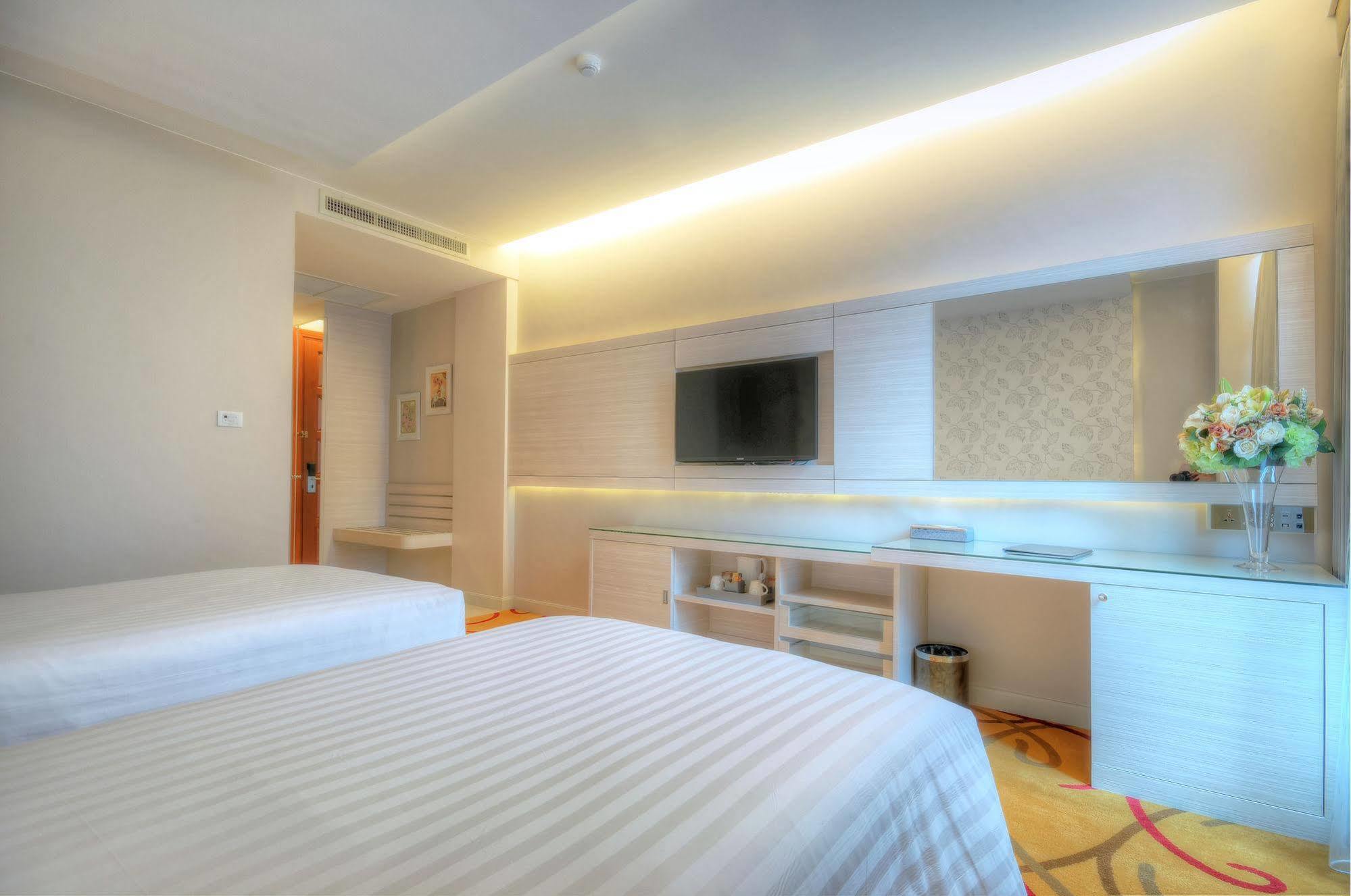 One One Bangkok Hotel Екстериор снимка