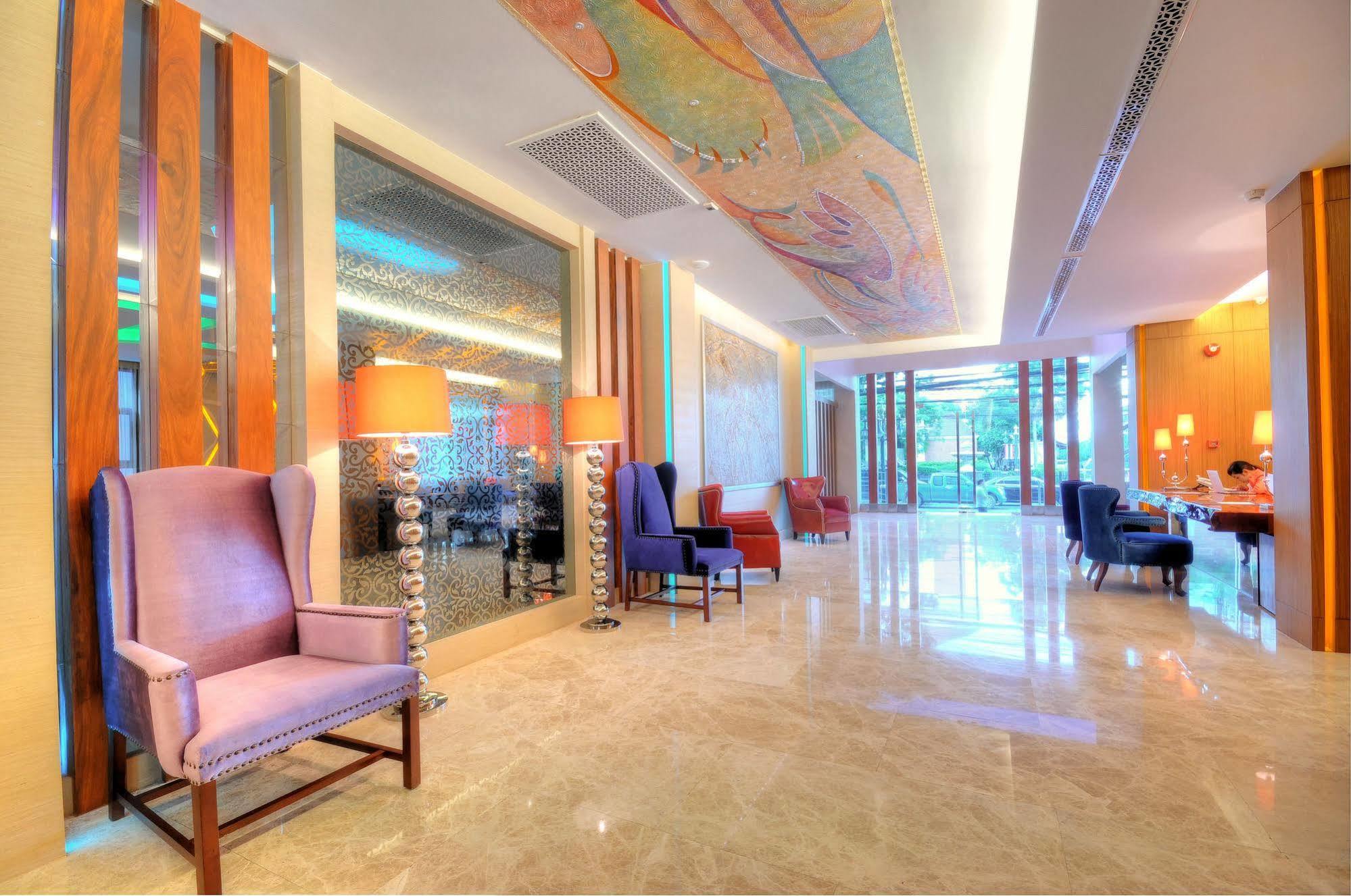 One One Bangkok Hotel Екстериор снимка