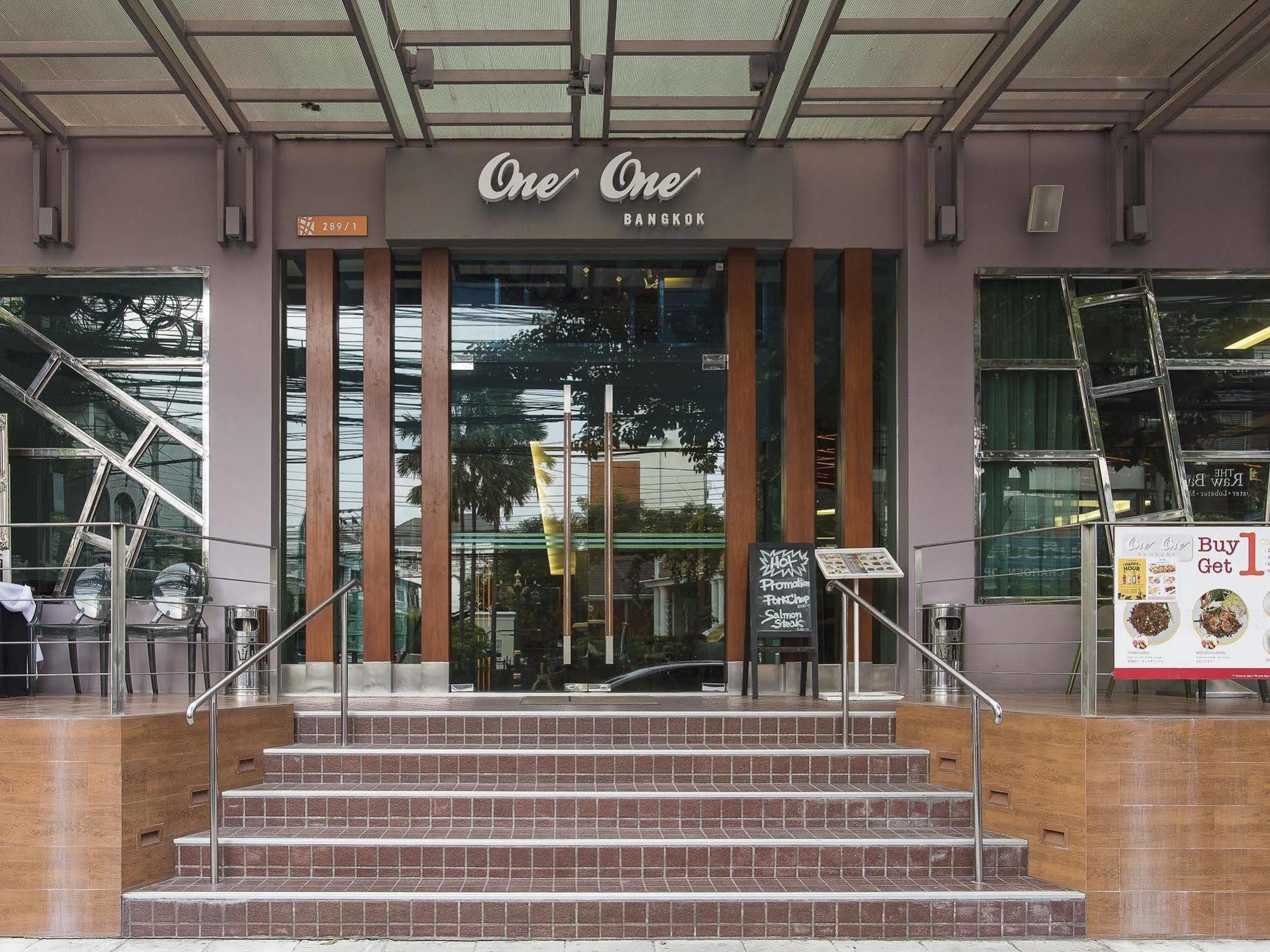 One One Bangkok Hotel Екстериор снимка