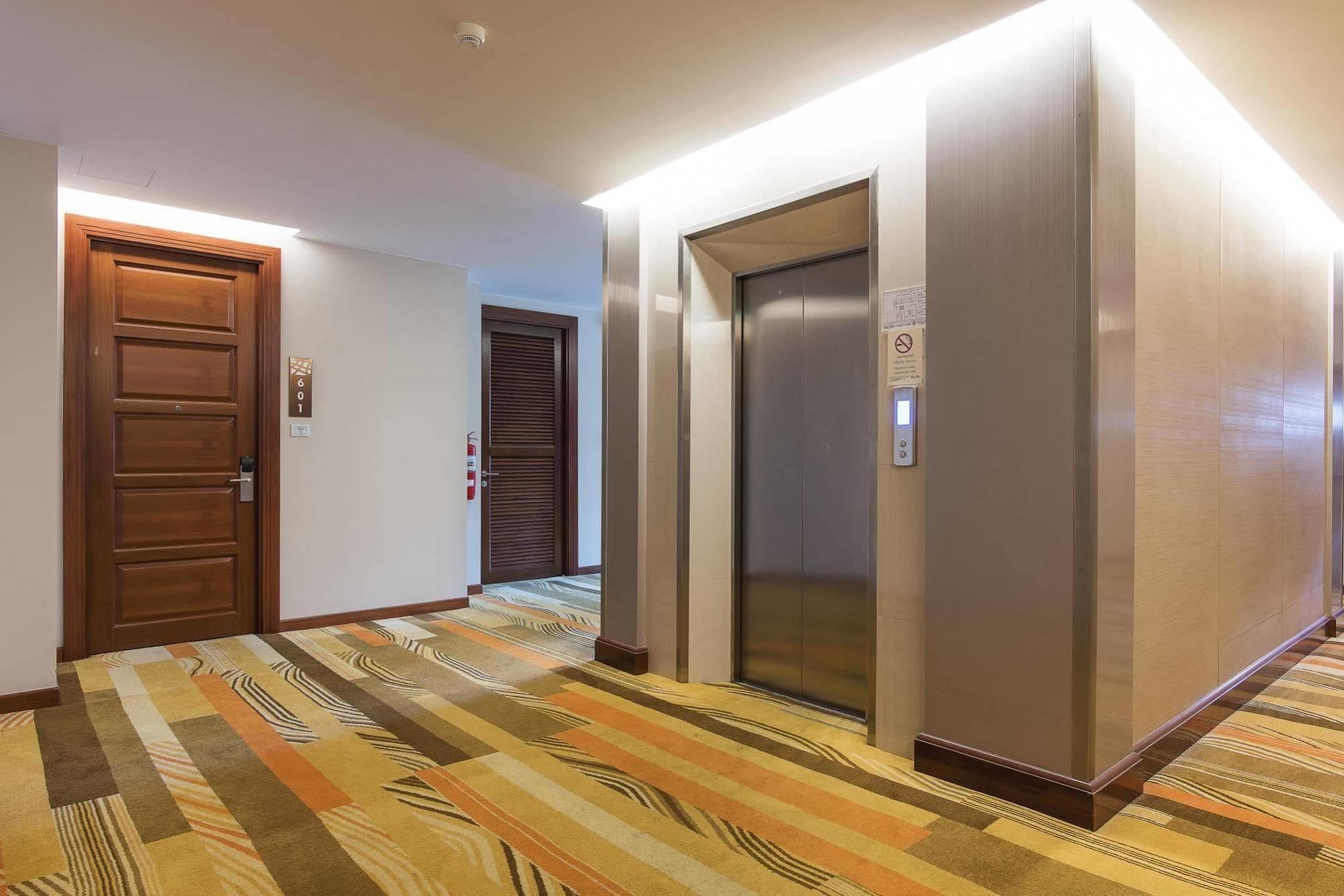 One One Bangkok Hotel Екстериор снимка