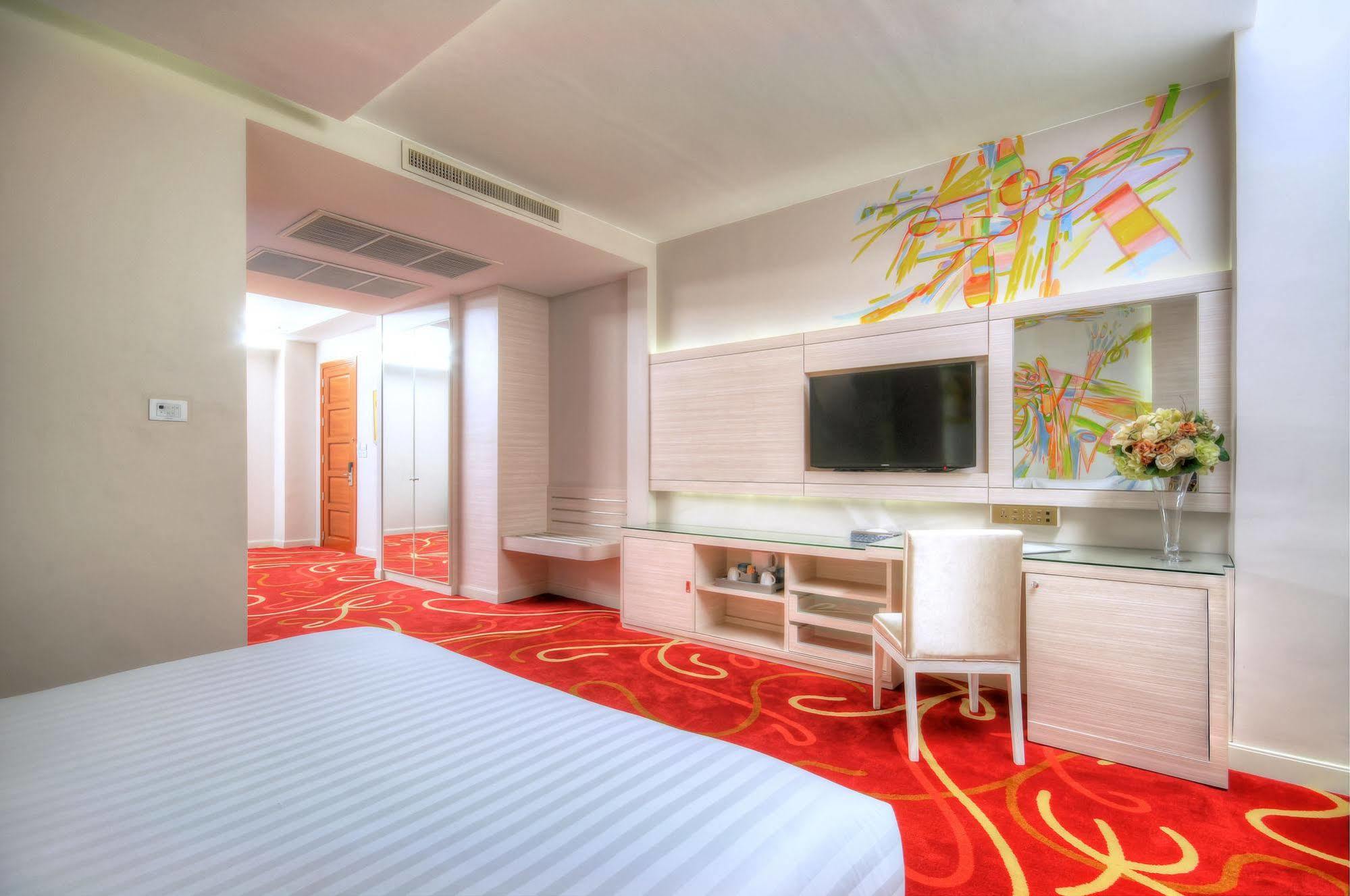 One One Bangkok Hotel Екстериор снимка