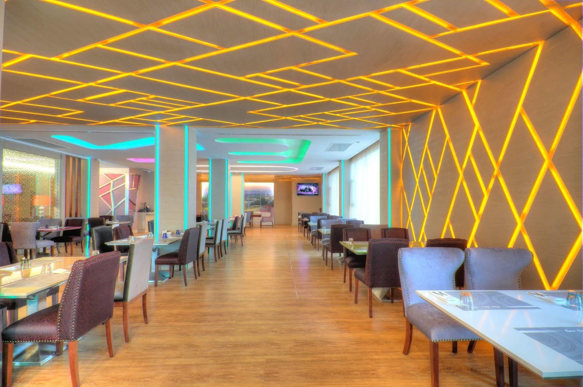 One One Bangkok Hotel Екстериор снимка
