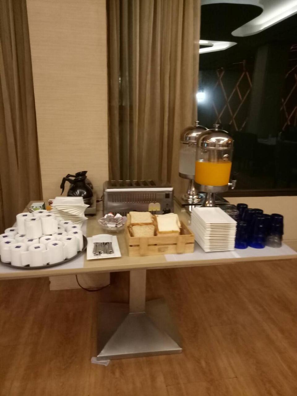 One One Bangkok Hotel Екстериор снимка